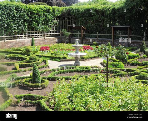 tudor style garden|tudor gardens history.